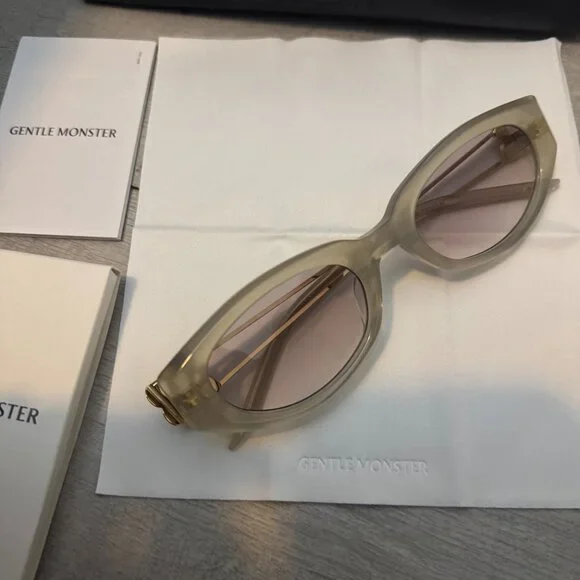 Gentle Monster Creamy Clear Sunglasses Gold Detail Trendy - Picture 13 of 13
